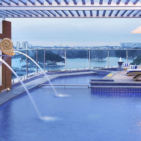 Radisson Bengaluru City Center Екстериор снимка